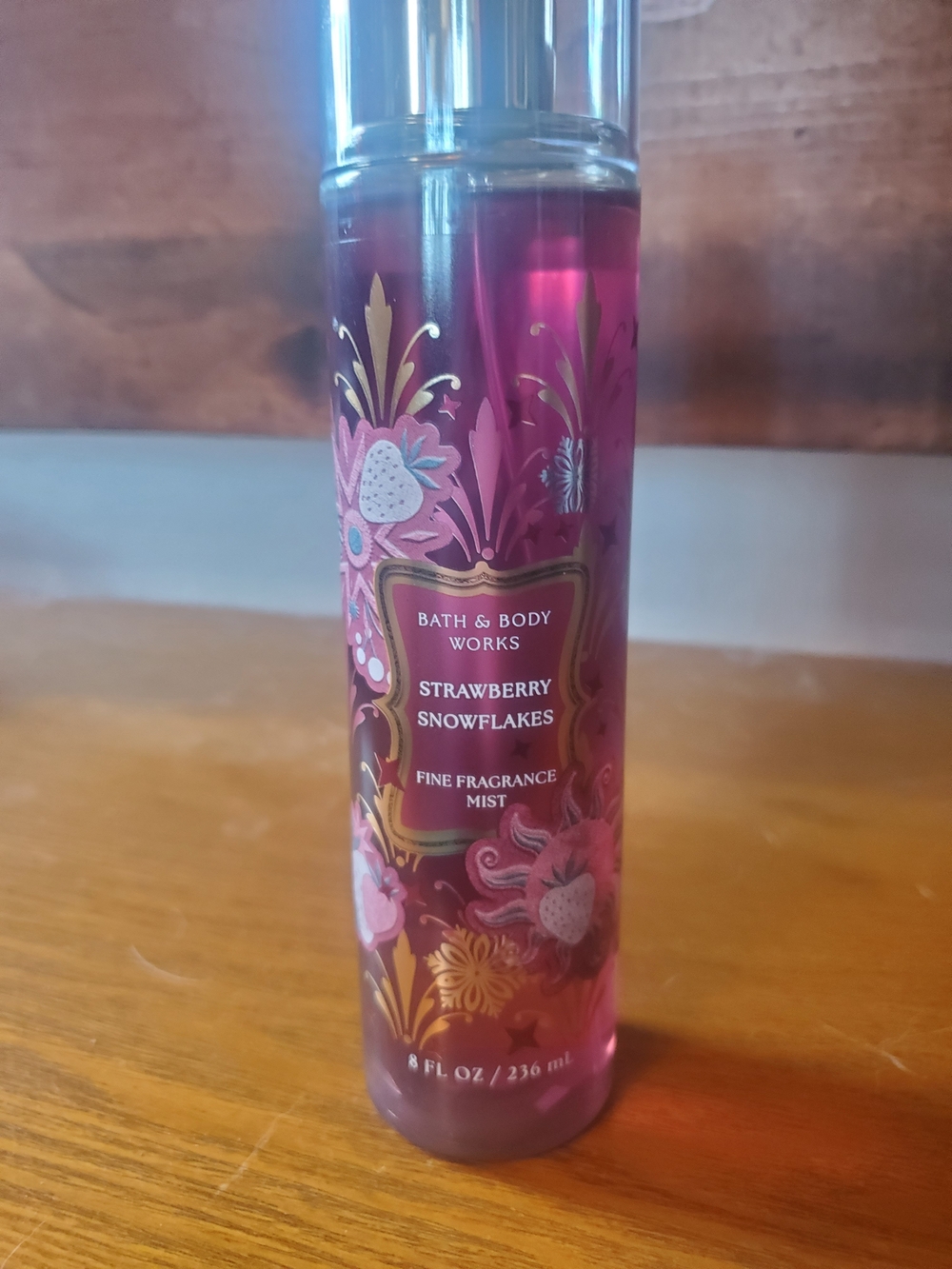 Bath & Body Works Strawberry Snowflakes Fine Fragrance Mist - Magenta Pink